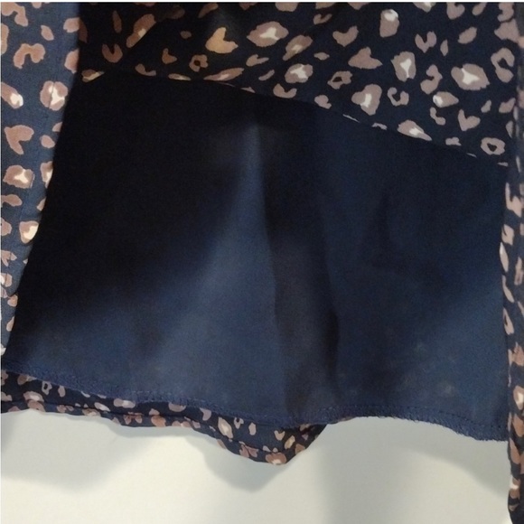 VICI Navy V-Neck Blouse Leopard Print size XS - Picture 8 of 9